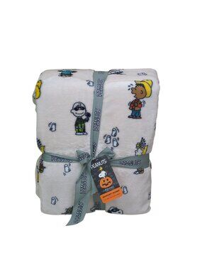 Peanuts Halloween VelvetLoft King Plush Blanket Berkshire 108x90" Snoopy Friends